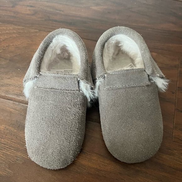 Monkey Feet Cozy Gray Suede Baby Booties/moccasins- Size 18-24 months - Picture 1 of 6